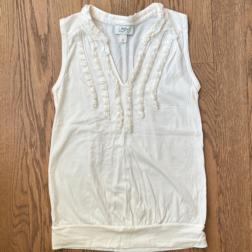 LOFT Cream V-Neck Sleeveless Top Size XS